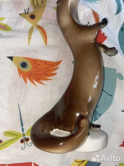 Выдра с рыбой статуэтка
