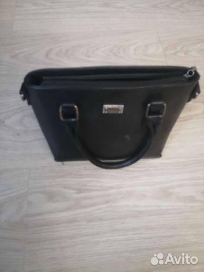 Сумка чёрная в хорошем состоянии