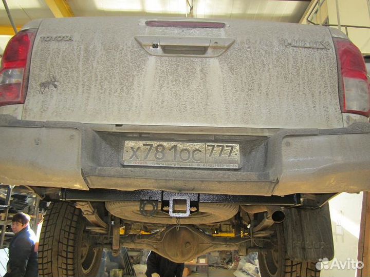 Фаркоп на Toyota Hilux 2015