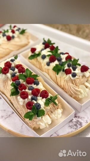 Меренговый рулет, зефир, тортики