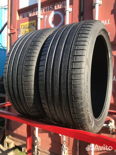 Pirelli P Zero PZ4 265/35 R20 99Y
