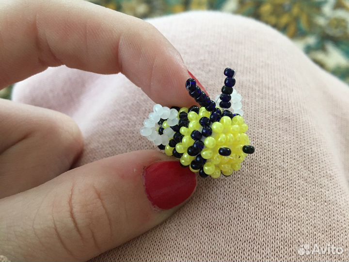 Пчелка из бисера