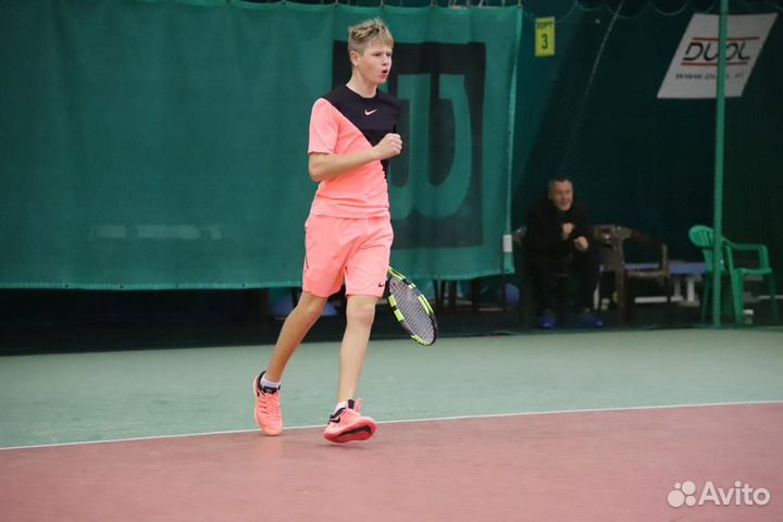 Тренер по большому теннису