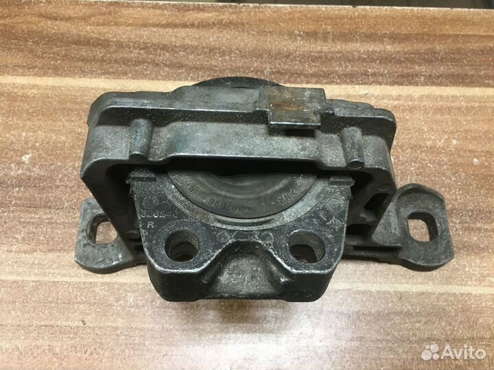 Подушка двигателя правая Ford Focus 3