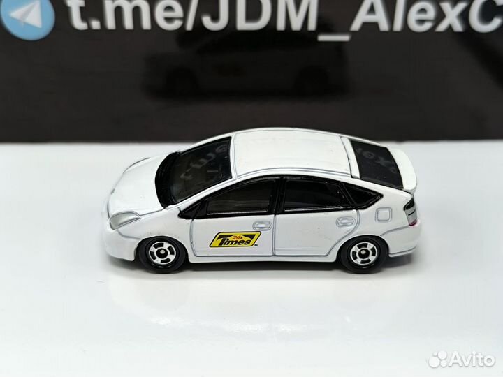 Toyota Prius 1:64, белый цвет, в наличии