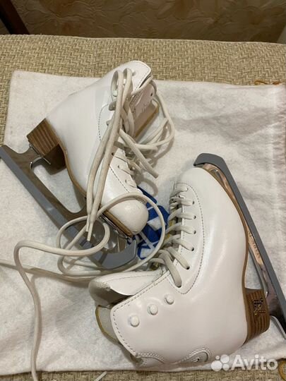 Продаю фигурные коньки risport 180 размер