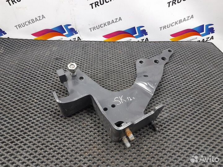 1802166 Кронштейн переднего бампера левый