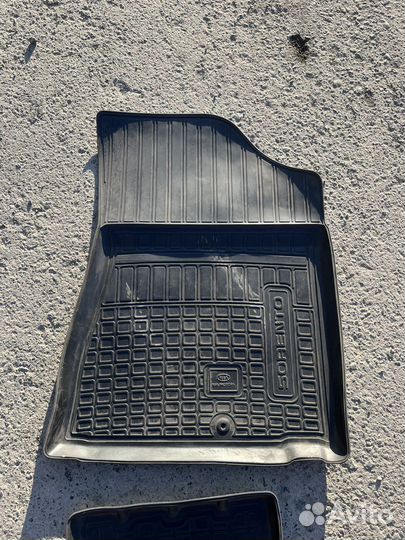 Автомобильные коврики резиновые KIA Sorento