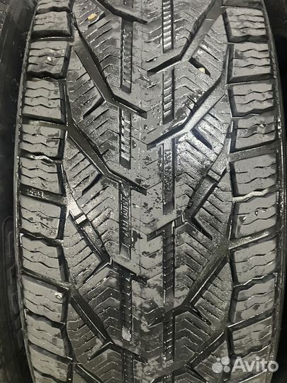 Tigar Winter 215/60 R17