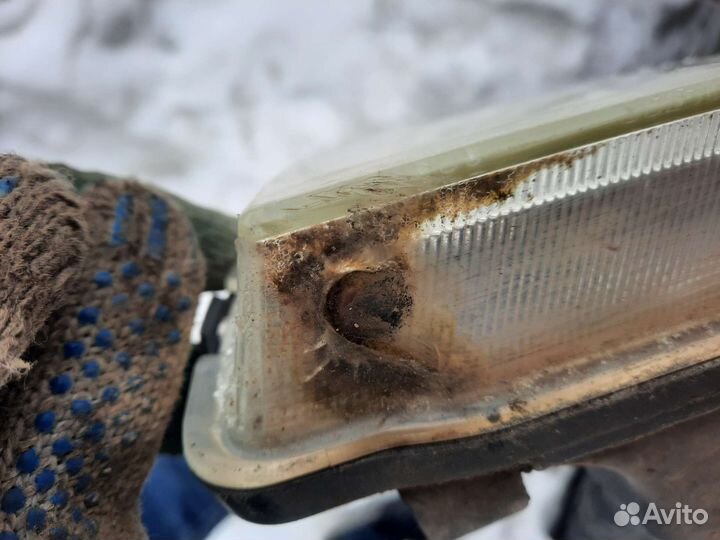 Фара Mitsubishi L200