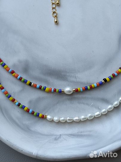 Чокер из жемчуга и разноцветного бисера