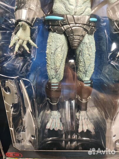 Фигурка Deluxe Stone Heart Predator