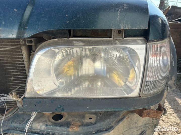 Фара левая Kia Sportage 2.0 FE 2003