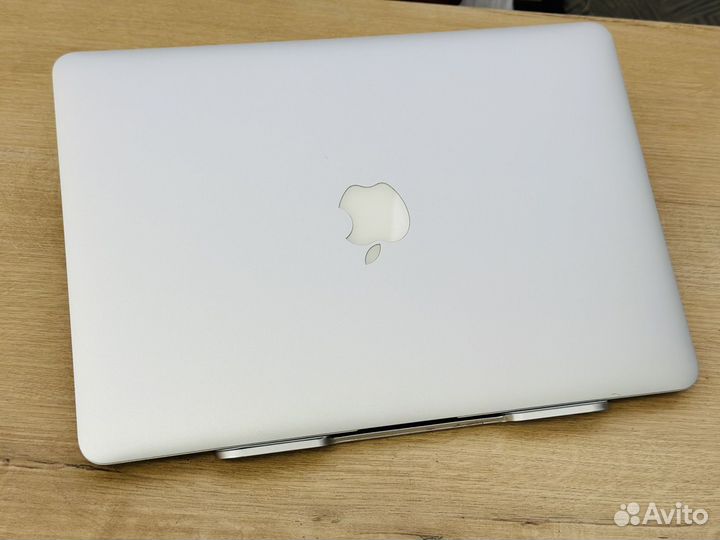 Apple MacBook Air 13 Core i5/ 256SSD 1цикл