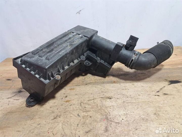 Корпус воздушного фильтра VW Passat (B6) 2005-2010