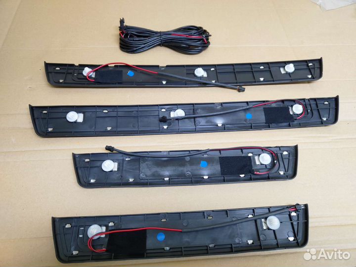 Camry 50/55 накладки порогов с подсветкой