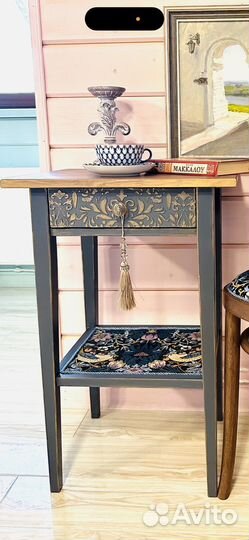 Столик консольный