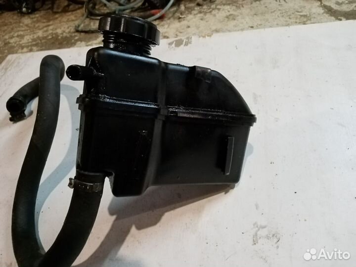 Бачок гидроусилителя на Вольво S80 02г