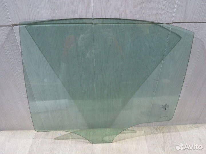 Стекло заднее левое Mercedes Benz W205