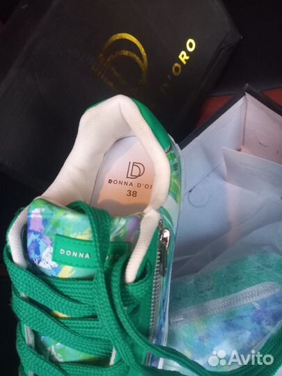 Женские кроссовки 38 размер