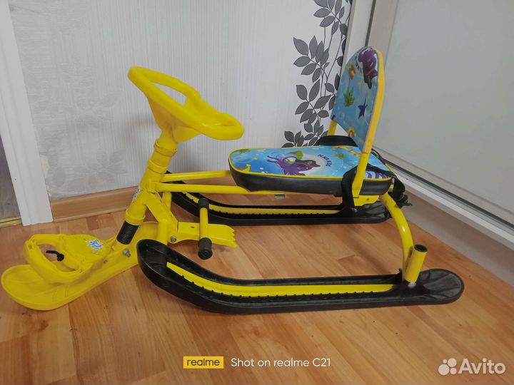 Детский снегокат со спинкой