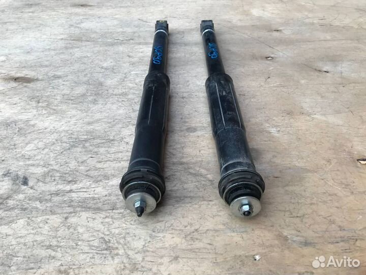 Амортизатор задний Toyota Yaris Vitz SCP90