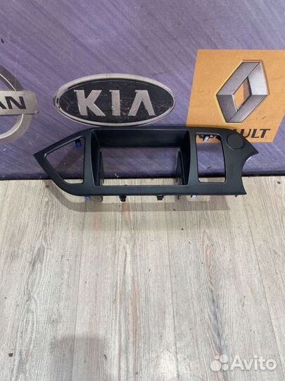 Рамка магнитолы Накладка панели центр Kia picanto