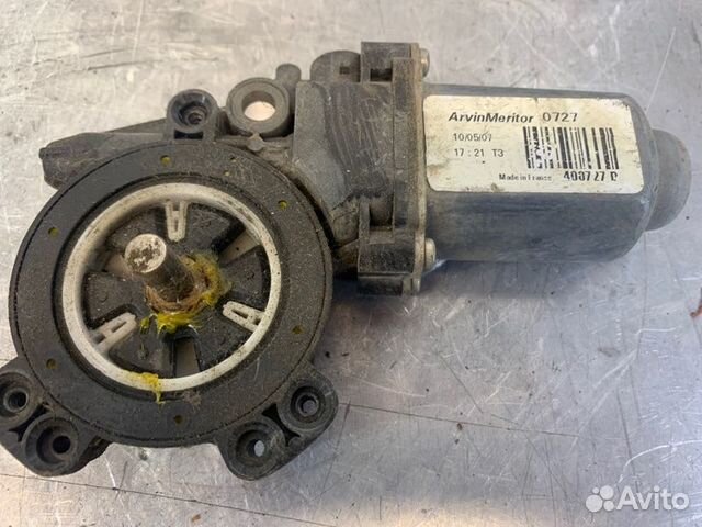 Моторчик стеклоподъемника передний правый Renault