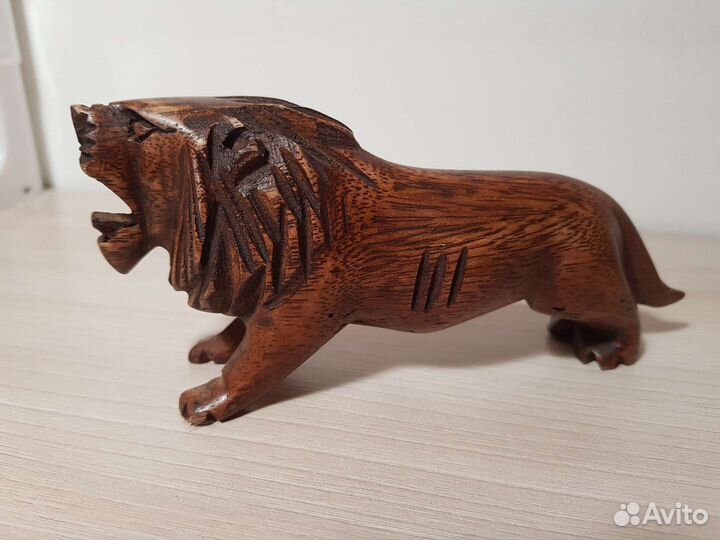 Сувенир из Гвинеи лев из дерева