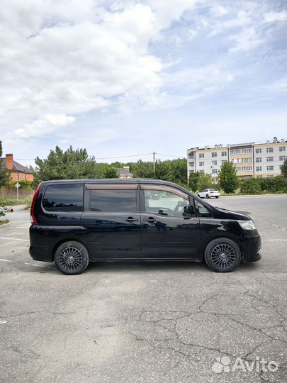 Nissan Serena 2.0 CVT, 2006, 235 000 км