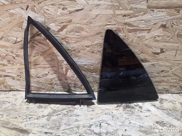 Форточка задней левой двери Toyota Corolla 150