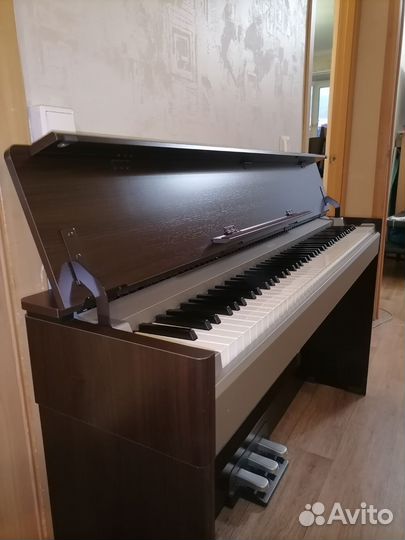 Цифровое пианино Yamaha Arius с банкеткой