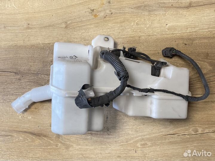 Audi q3 бачок омывателя стекла и фар