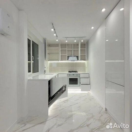 Светлая кухня в потолок в рассрочку