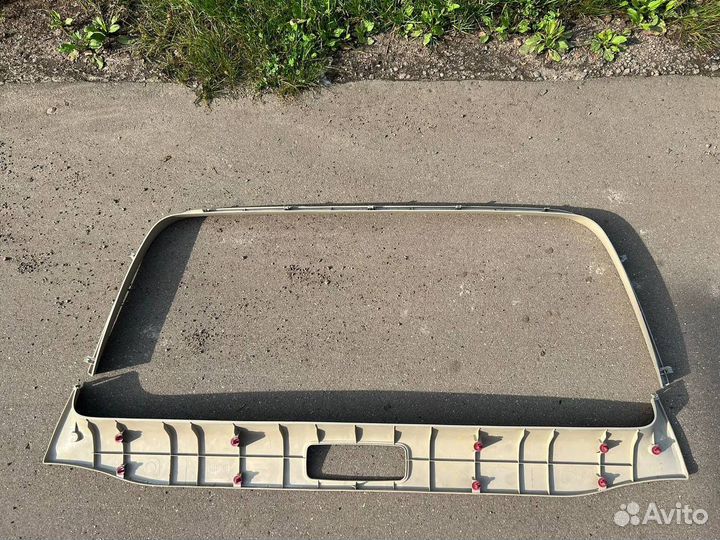 Обшивка двери багажника Lexus LX470