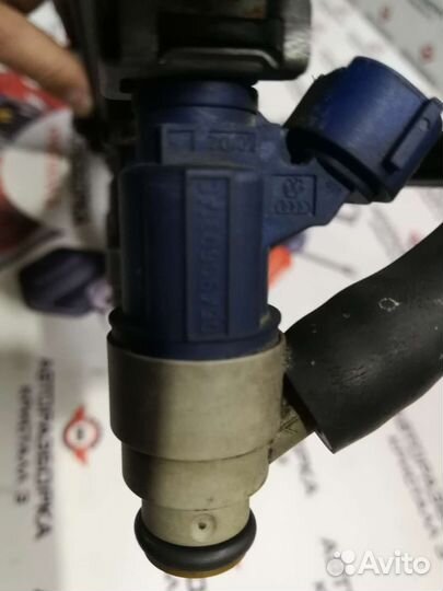 Рампа топливная Volkswagen Golf 4 2.0