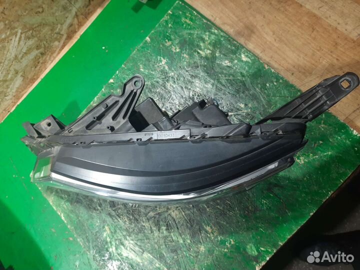 Фара передняя L Mitsubishi Pajero Sport