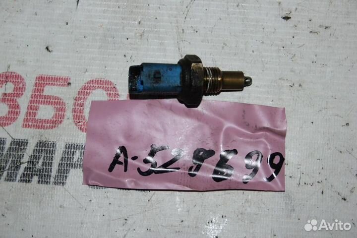 Датчик включения заднего хода для Renault Logan 1