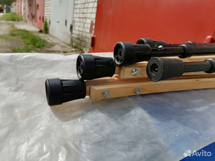 Костыль новый с подлокотником