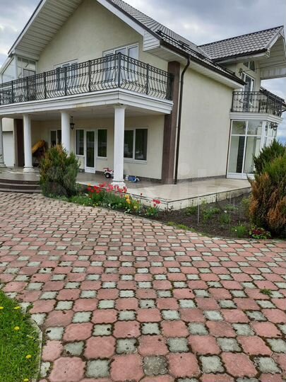 Дом 300,9 м² на участке 16 сот.