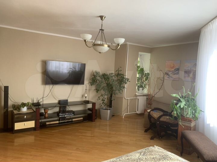 3-к. квартира, 100 м², 5/6 эт.