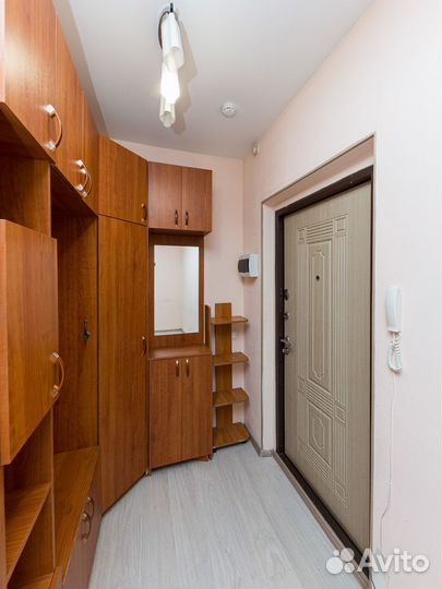 Прихожая и компьютерный стол