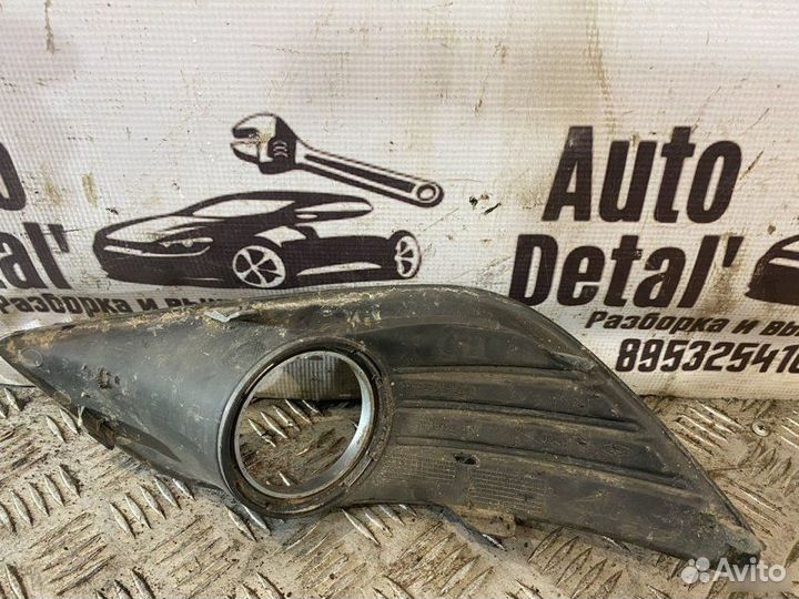 Решетка бампера Ford Focus 2