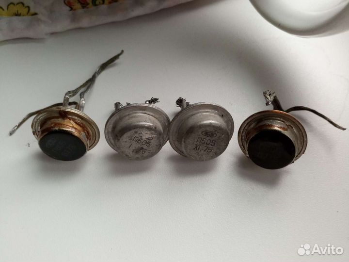 Транзистор П605