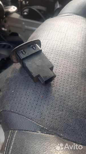 Кнопка закрывания багажника на Люксген,Luxgen