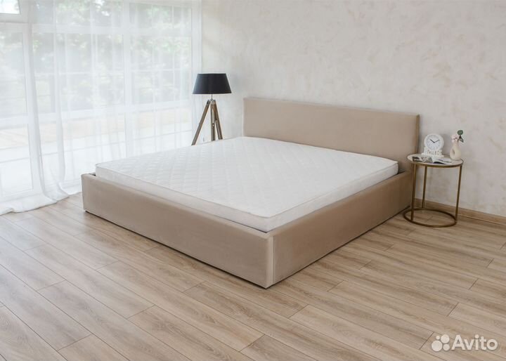 Кровать с матрасом