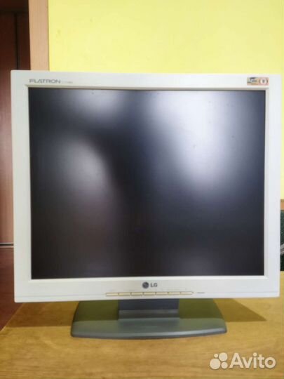 Монитор LG17