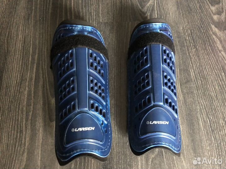 Футбольные щитки larsen