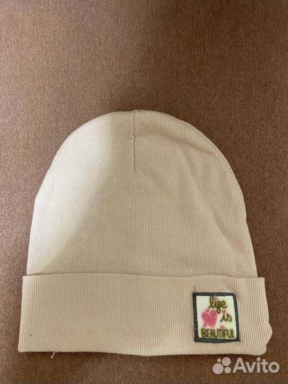 Шапка для девочки на сезон с сентября по ноябрь