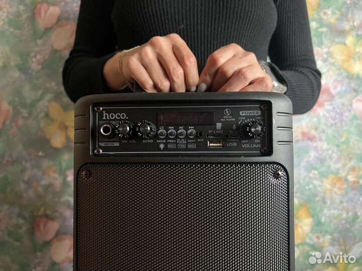 Блютуз колонка с микрофоном